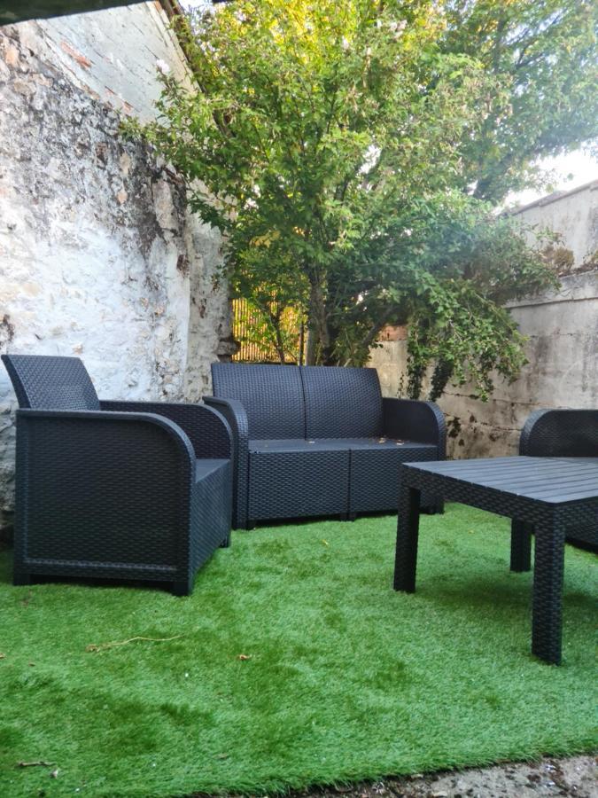 Logement Entier Situe A Taponnat Fleurignac. エクステリア 写真